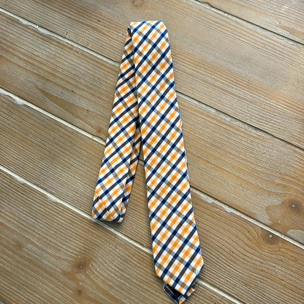 Boys’ tie, excellent condition